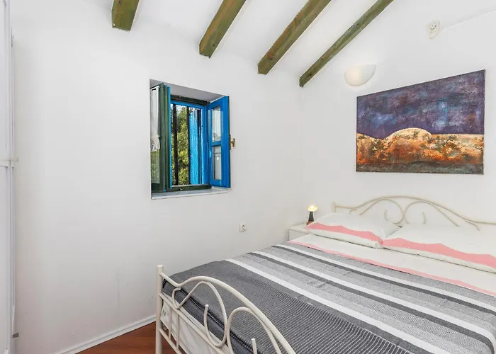 2 Bedroom Cozy In Appartement *