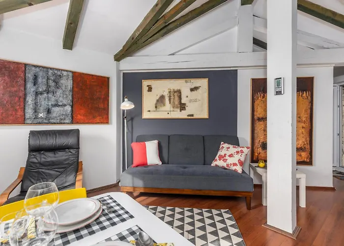 2 Bedroom Cozy In Appartement