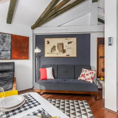 Amazing In With Kitchen Apartman
