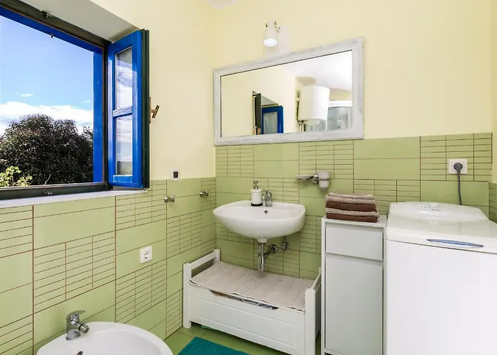 2 Bedroom Cozy In
